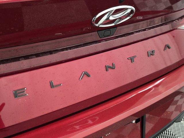 Used 2023 Hyundai Elantra SEL w/ Convenience Package image 4