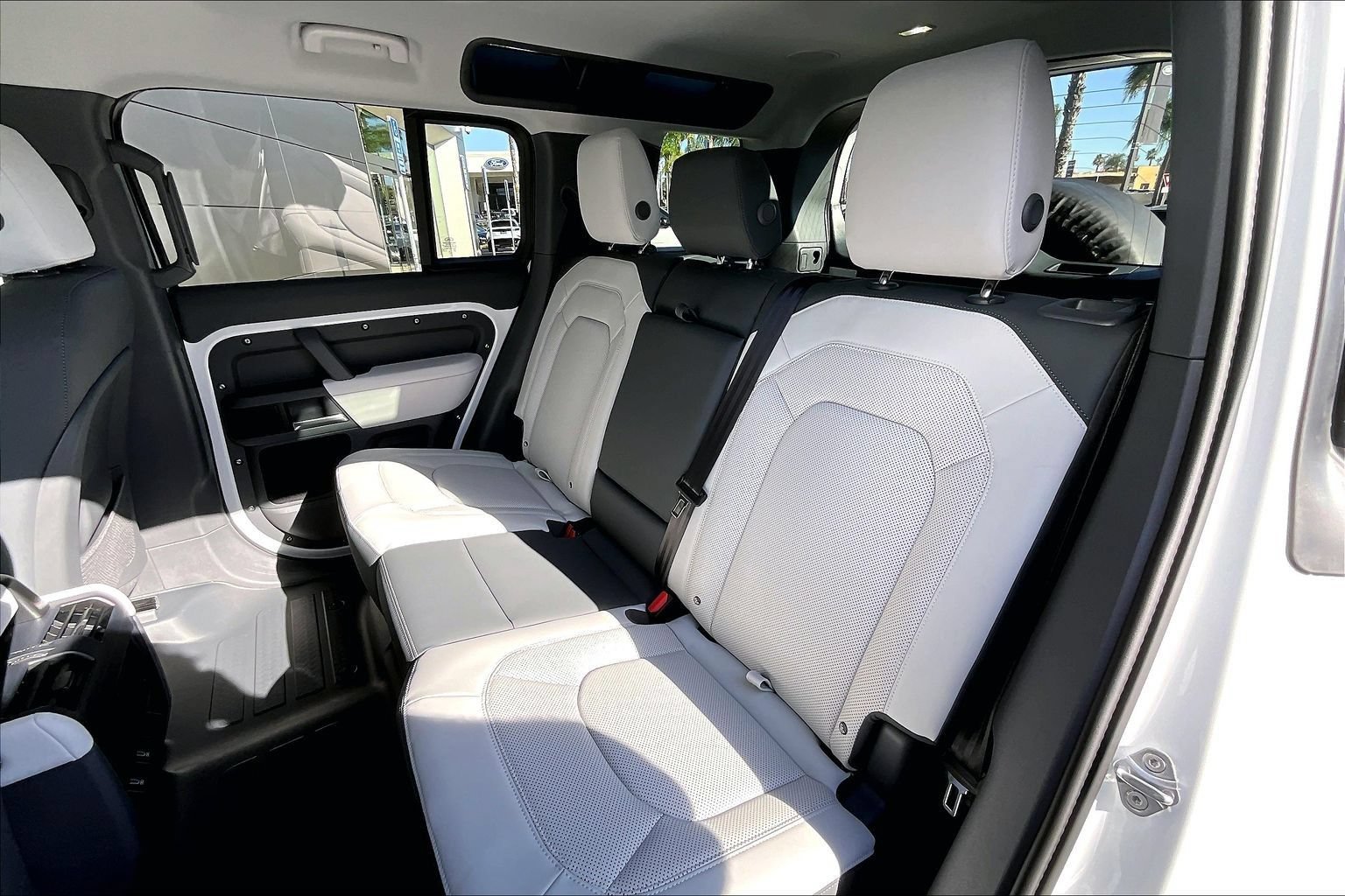 New 2026 Land Rover Defender 110 X-Dynamic SE AWD/4WD image 10