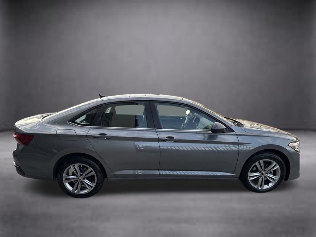 Used 2024 Volkswagen Jetta SE FWD image 9