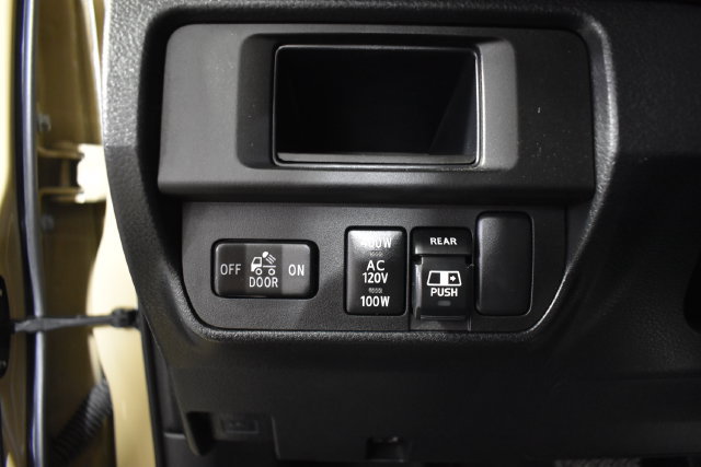 Used 2017 Toyota Tacoma TRD Sport w/ Tow Package (A/T) AWD/4WD image 13