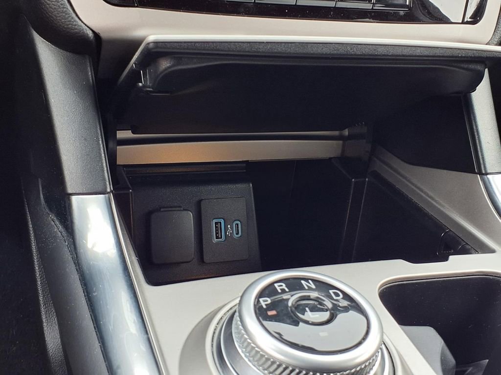 Used 2023 Ford Explorer XLT w/ Equipment Group 202A AWD/4WD image 14