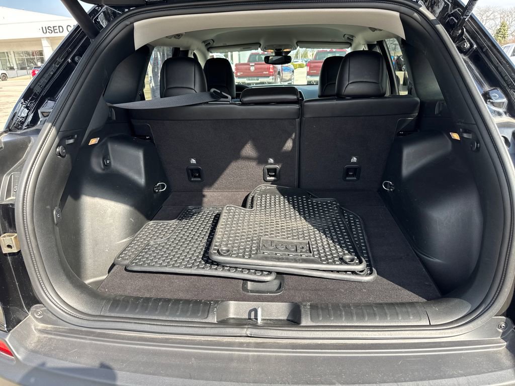 Used 2023 Jeep Cherokee Trailhawk w/ Premium Leather Package image 25