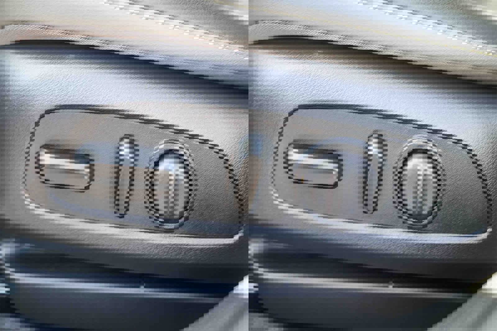 Used 2025 Chevrolet Trax ACTIV w/ Sunroof Package image 19