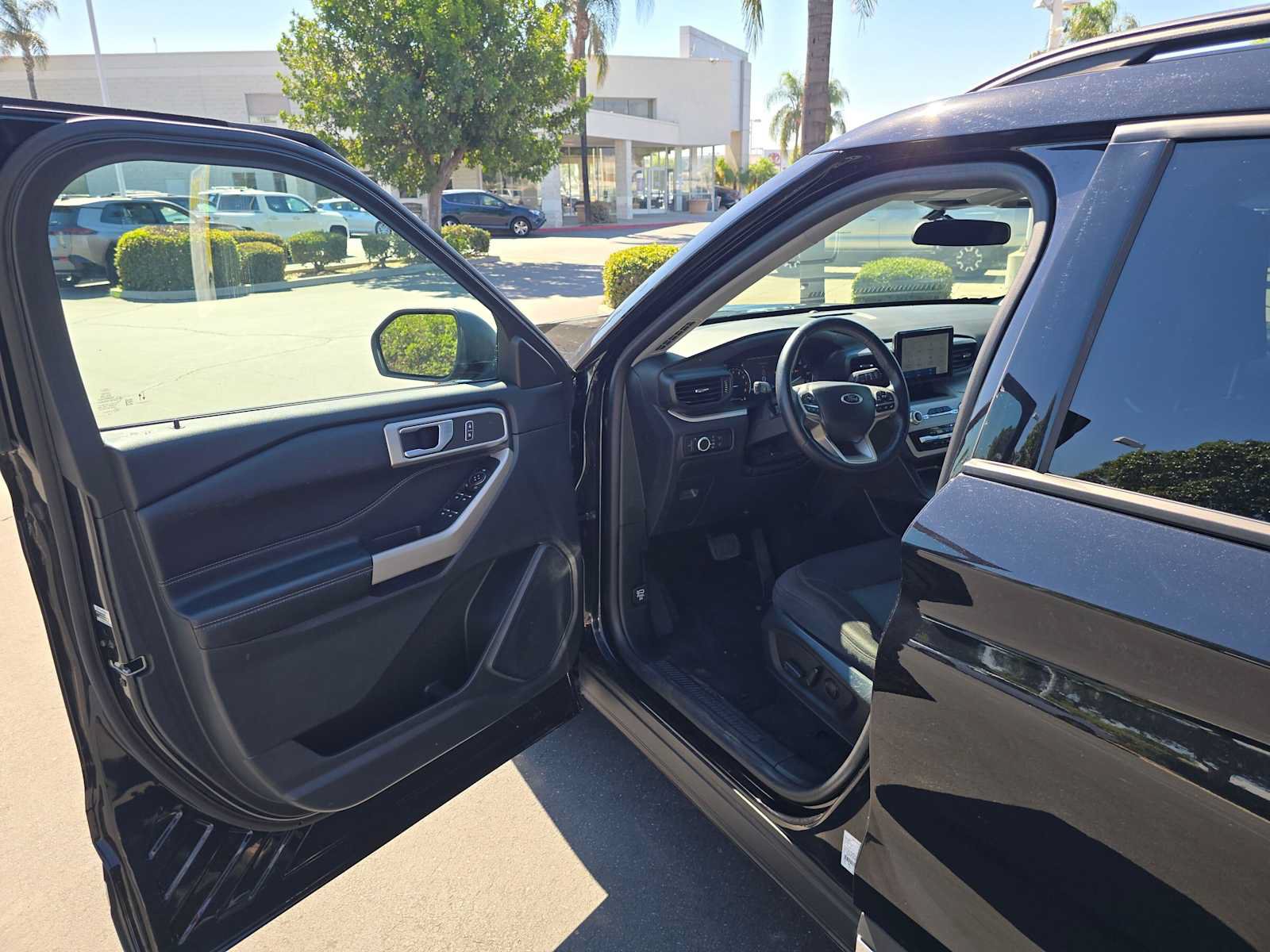 Used 2023 Ford Explorer XLT RWD image 21