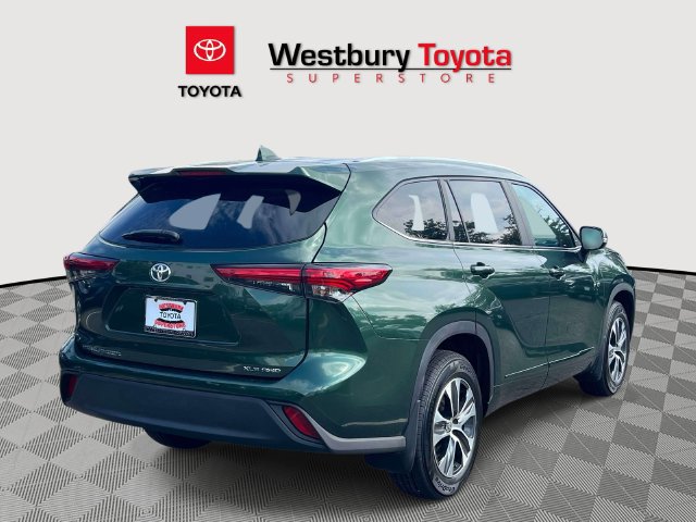 Used 2023 Toyota Highlander XLE AWD/4WD image 7