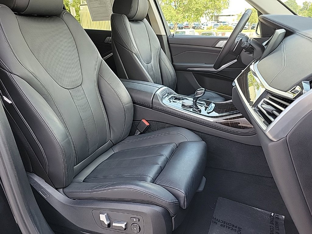 Used 2021 BMW X7 xDrive40i w/ Parking Assistance Package AWD/4WD image 17