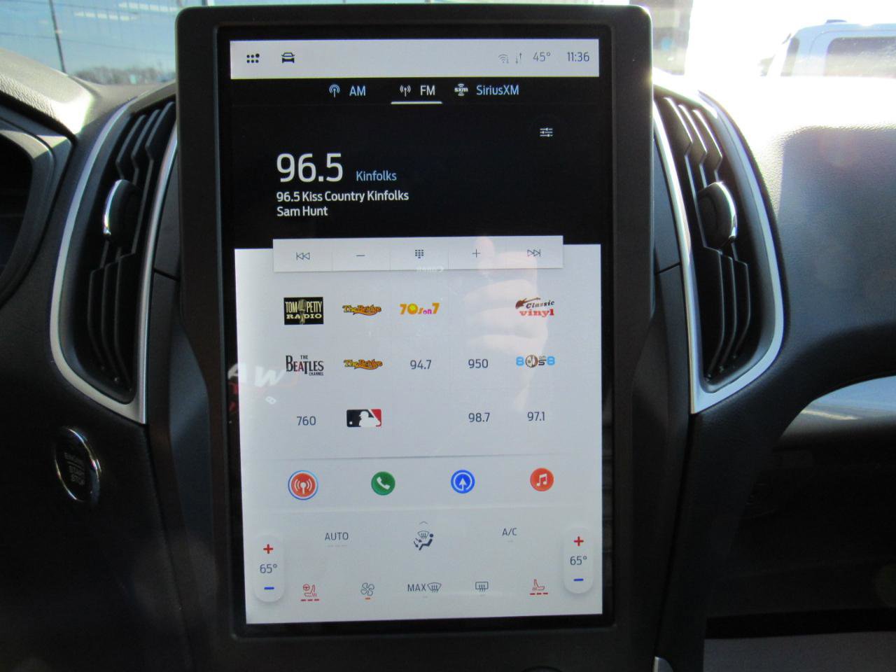 Used 2024 Ford Edge SEL w/ Convenience Package image 17