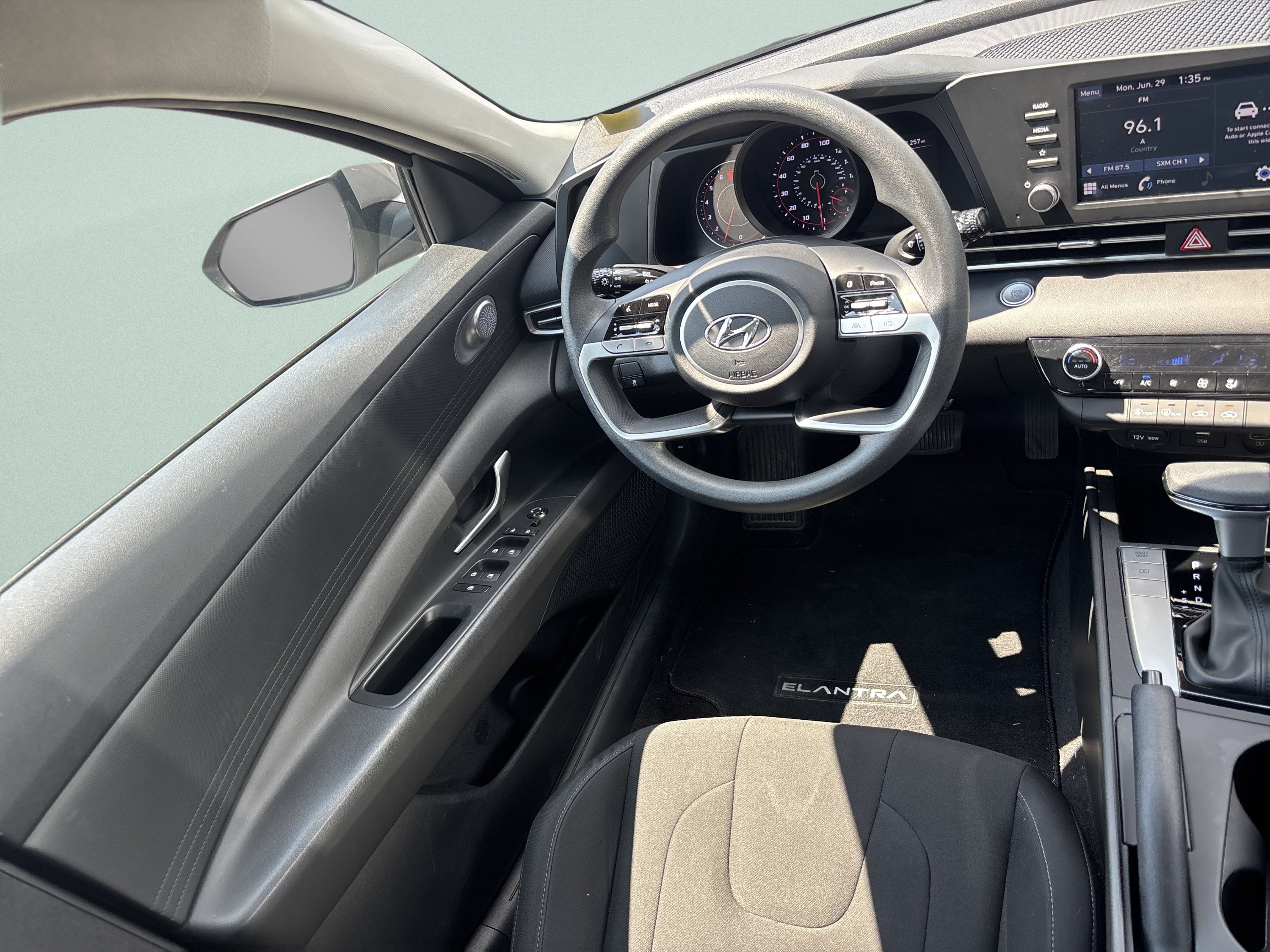 Used 2023 Hyundai Elantra SEL w/ Cargo Package FWD image 21
