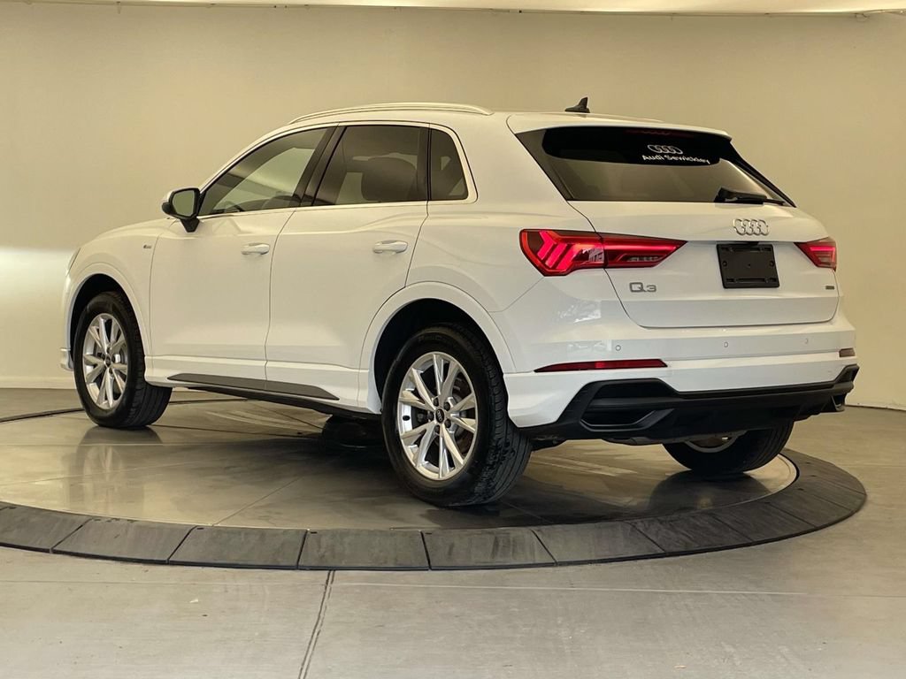 Certified 2025 Audi Q3 2.0T Premium w/ Convenience Package AWD/4WD image 3