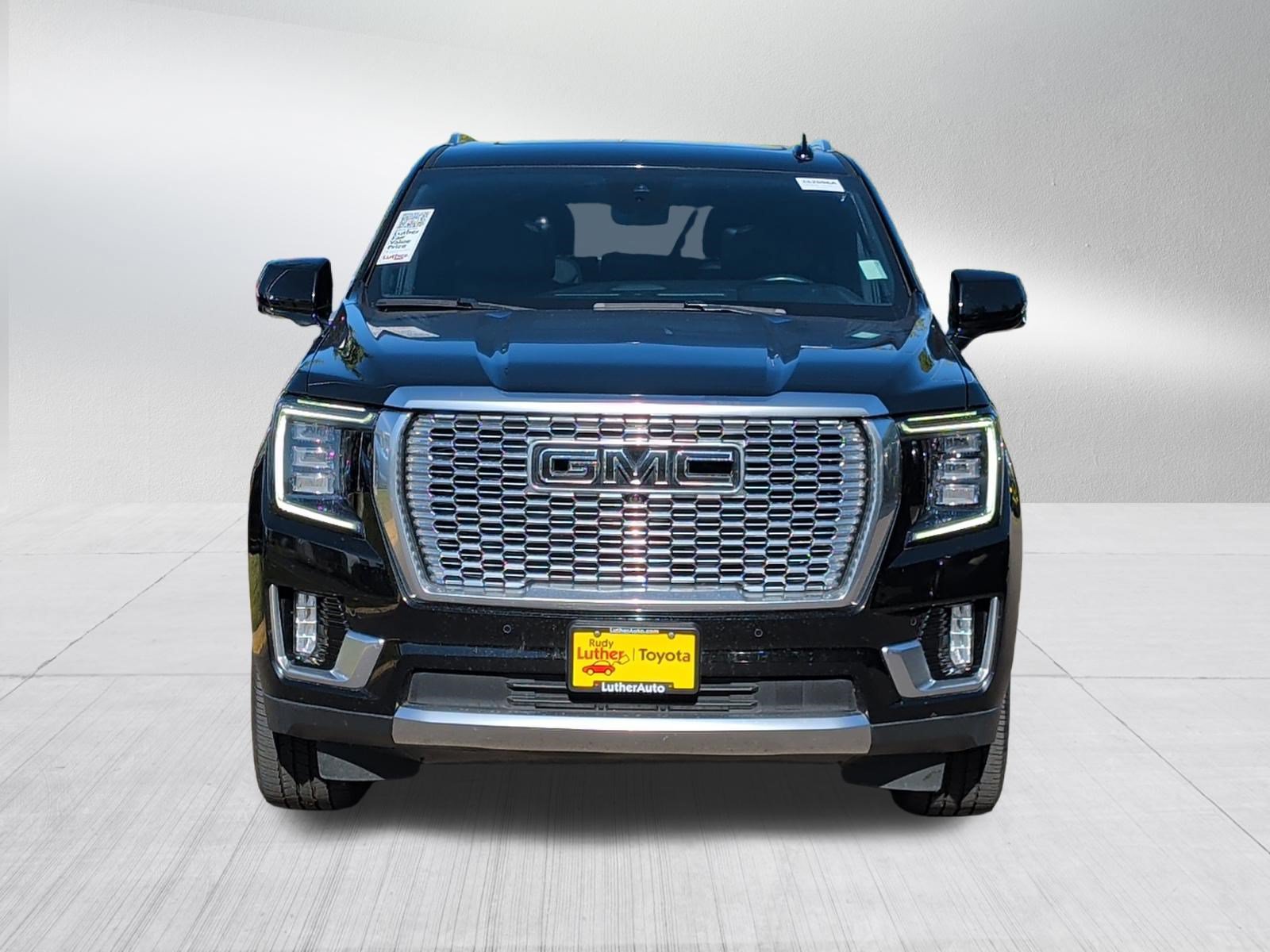 Used 2024 GMC Yukon Denali w/ Advanced Technology Package AWD/4WD image 2