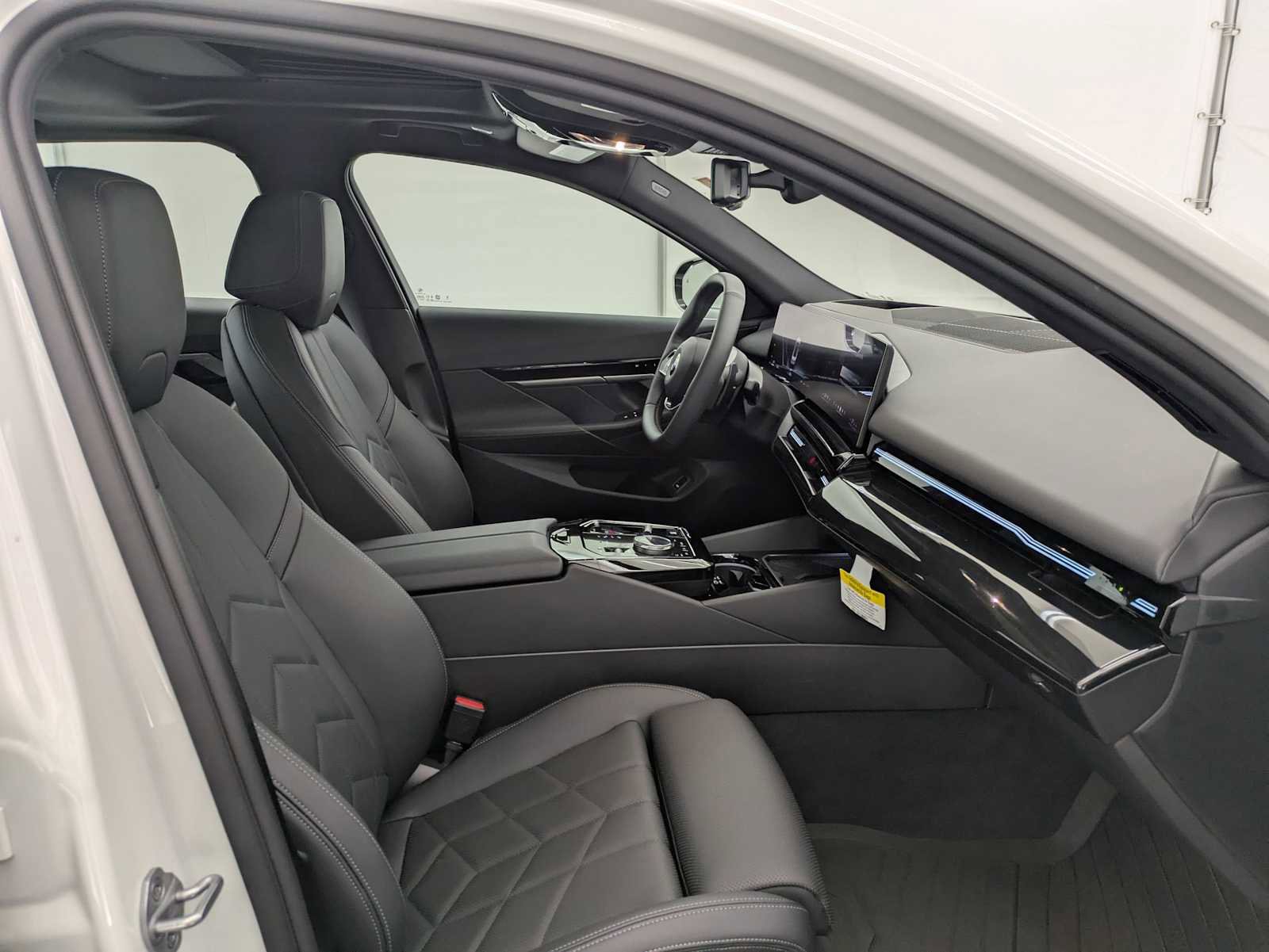 Used 2025 BMW 530i xDrive w/ Premium Package AWD/4WD image 23