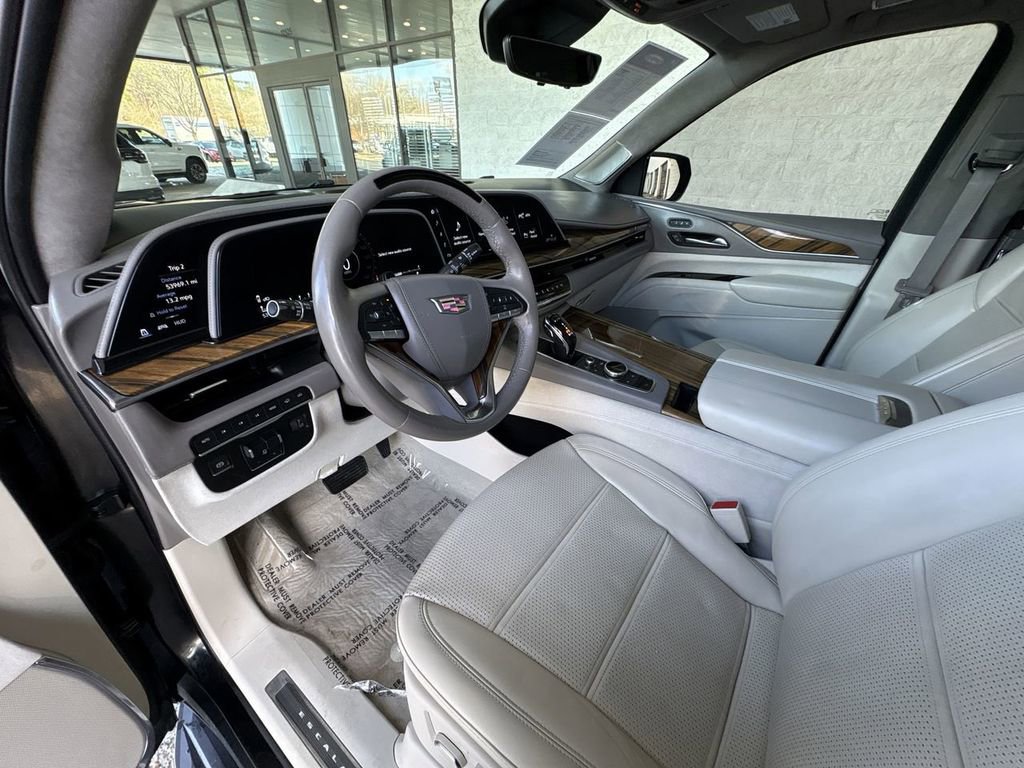 Certified 2022 Cadillac Escalade ESV Premium Luxury Platinum w/ Heavy-Duty Trailer Package image 10