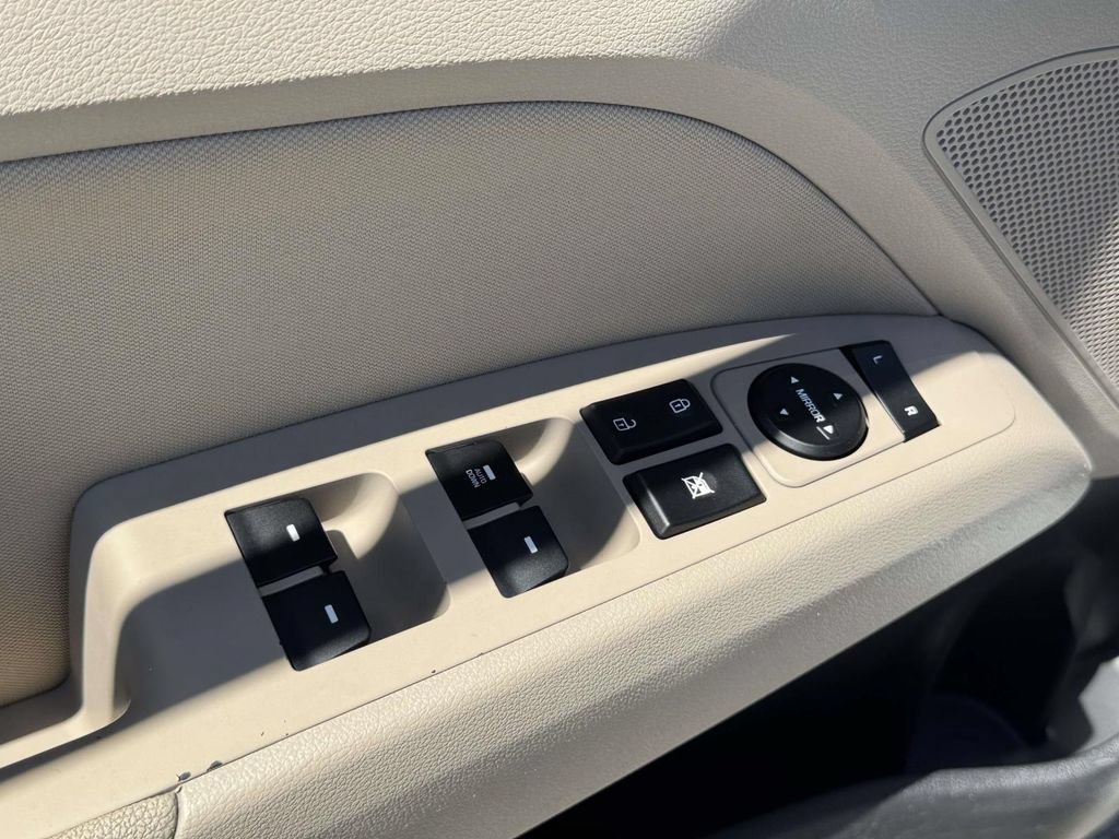 Used 2017 Hyundai Elantra SE FWD image 14