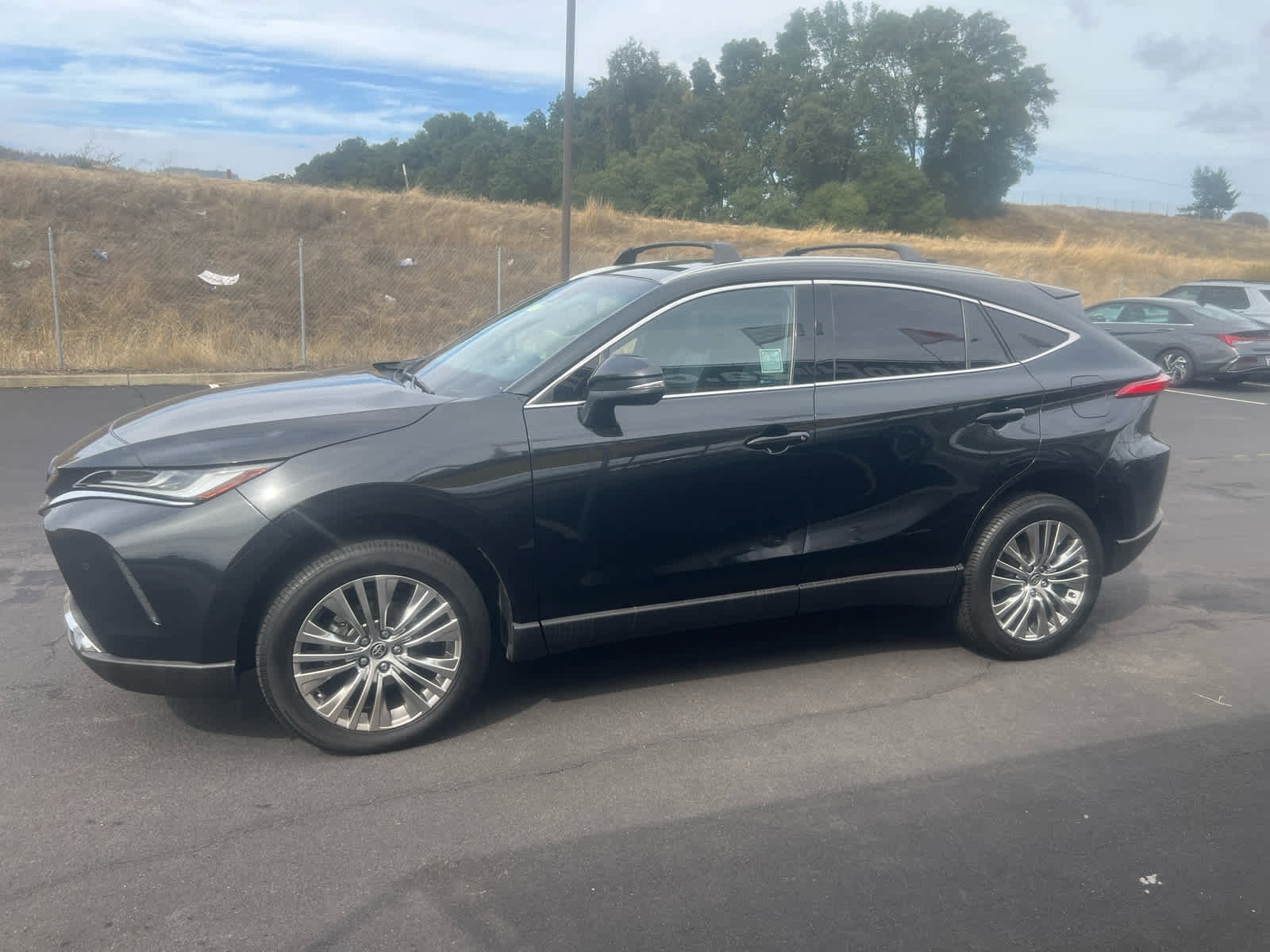 Certified 2024 Toyota Venza XLE AWD/4WD image 7