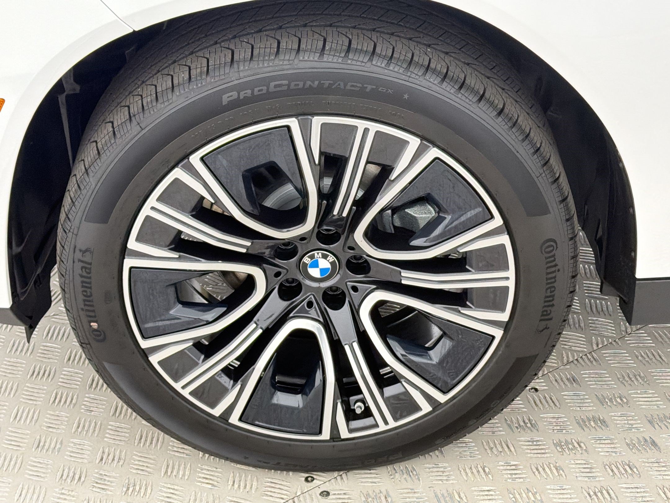 New 2026 BMW X3 xDrive30i w/ Premium Package AWD/4WD image 11