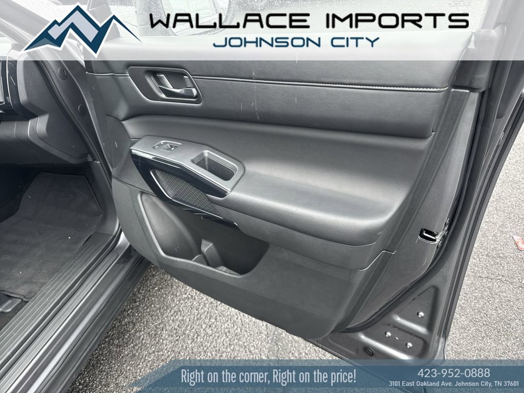 Used 2024 Nissan Pathfinder S image 35