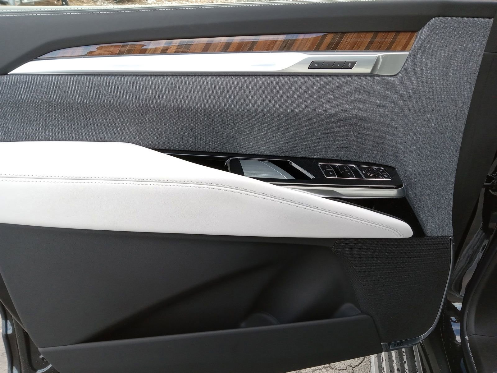 Used 2025 Cadillac Escalade Sport Platinum w/ LPO, ONYX Package image 9