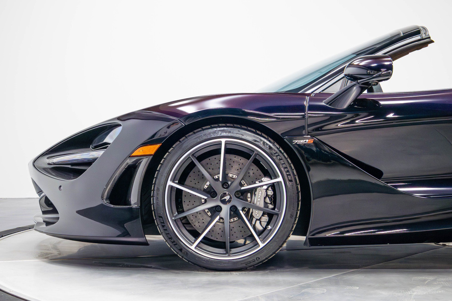 Used 2019 McLaren 720S Luxury RWD image 29