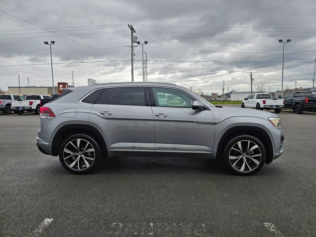 Used 2024 Volkswagen Atlas Cross Sport SEL Premium R-Line image 5