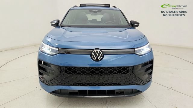 Used 2025 Volkswagen Tiguan SE R-Line FWD image 22