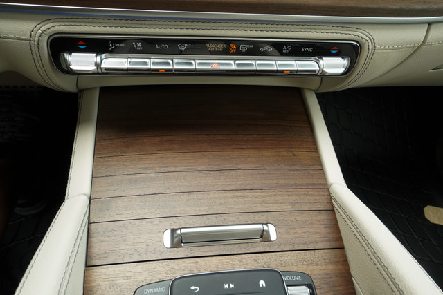 Used 2025 Mercedes-Benz GLS 580 4MATIC image 18