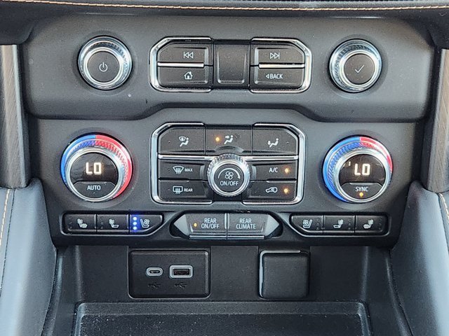 Used 2024 GMC Yukon AT4 w/ Technology Package AWD/4WD image 17