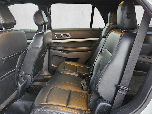 Used 2016 Ford Explorer XLT w/ Equipment Group 202A FWD image 14