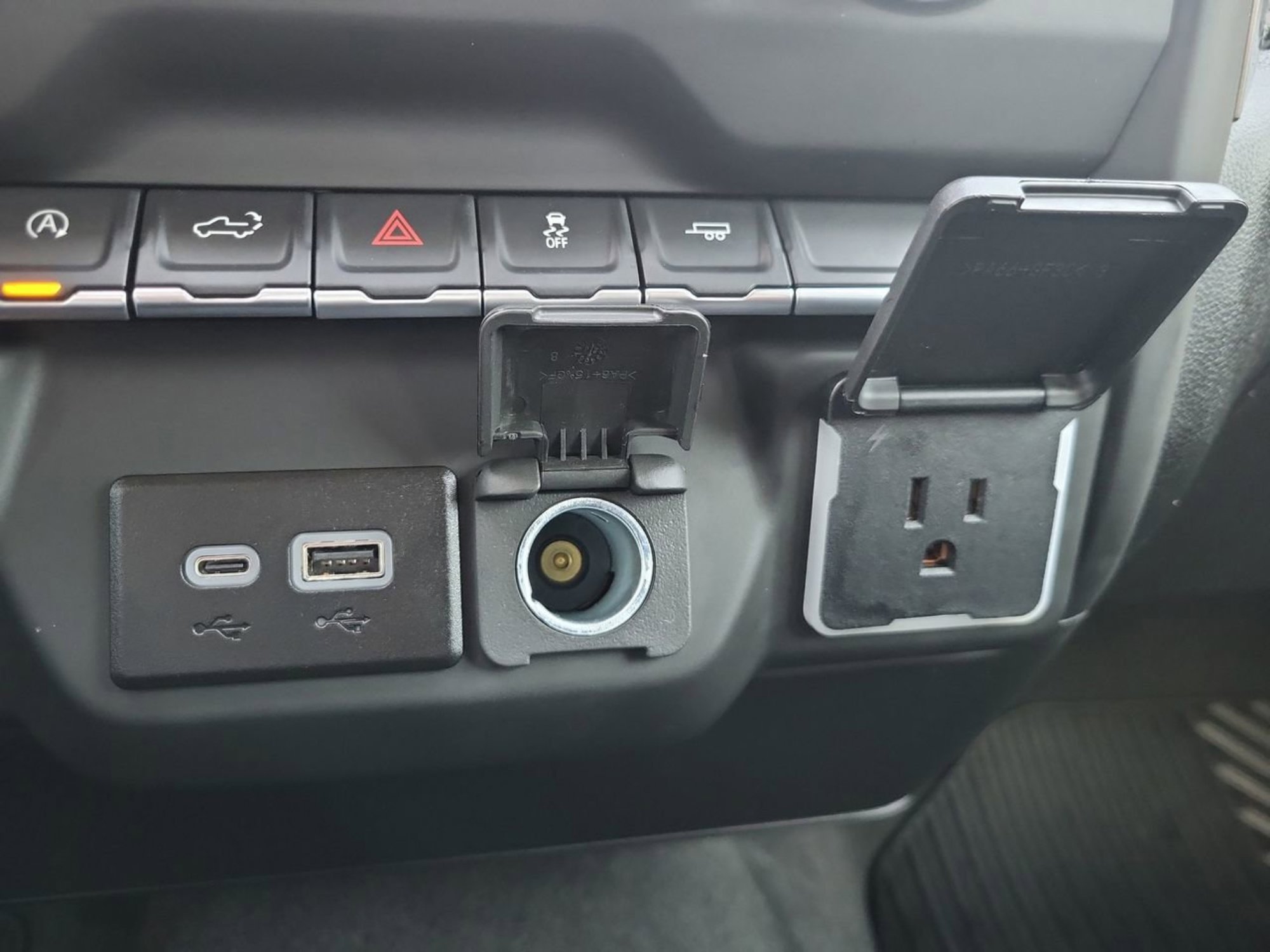 Used 2025 Chevrolet Silverado 1500 Custom image 26