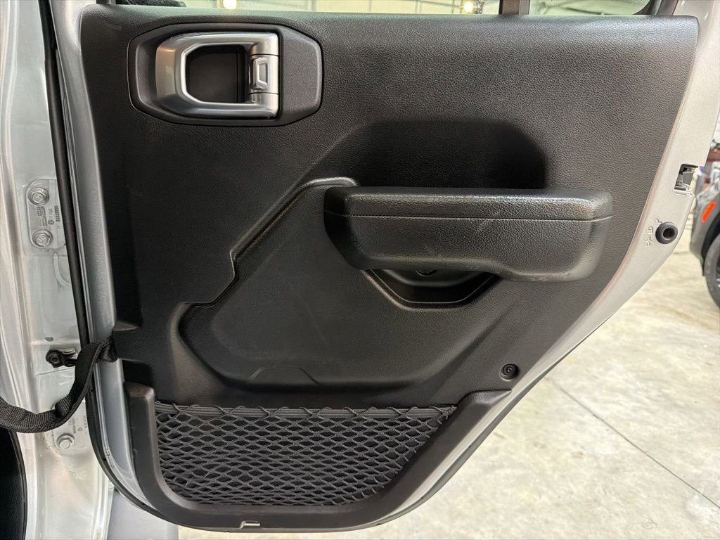 Used 2023 Jeep Gladiator Sport image 16
