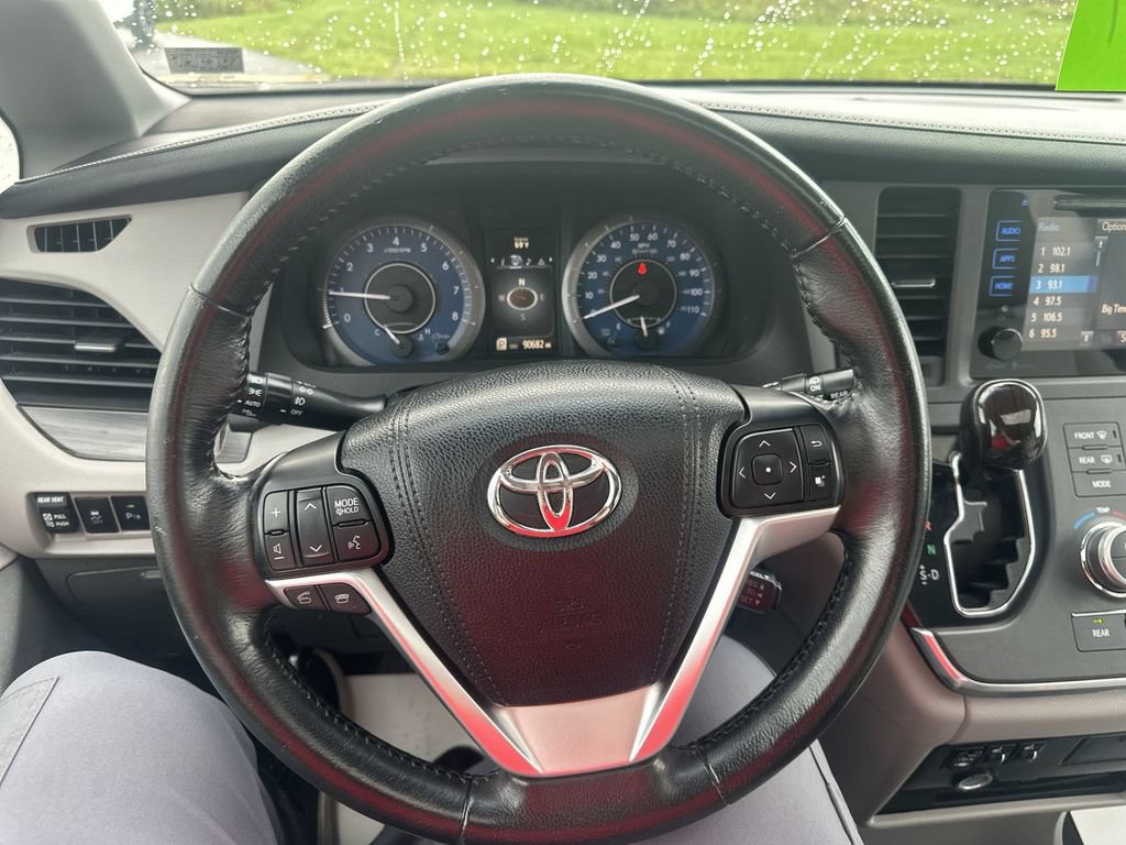 Used 2015 Toyota Sienna XLE Premium AWD/4WD image 21