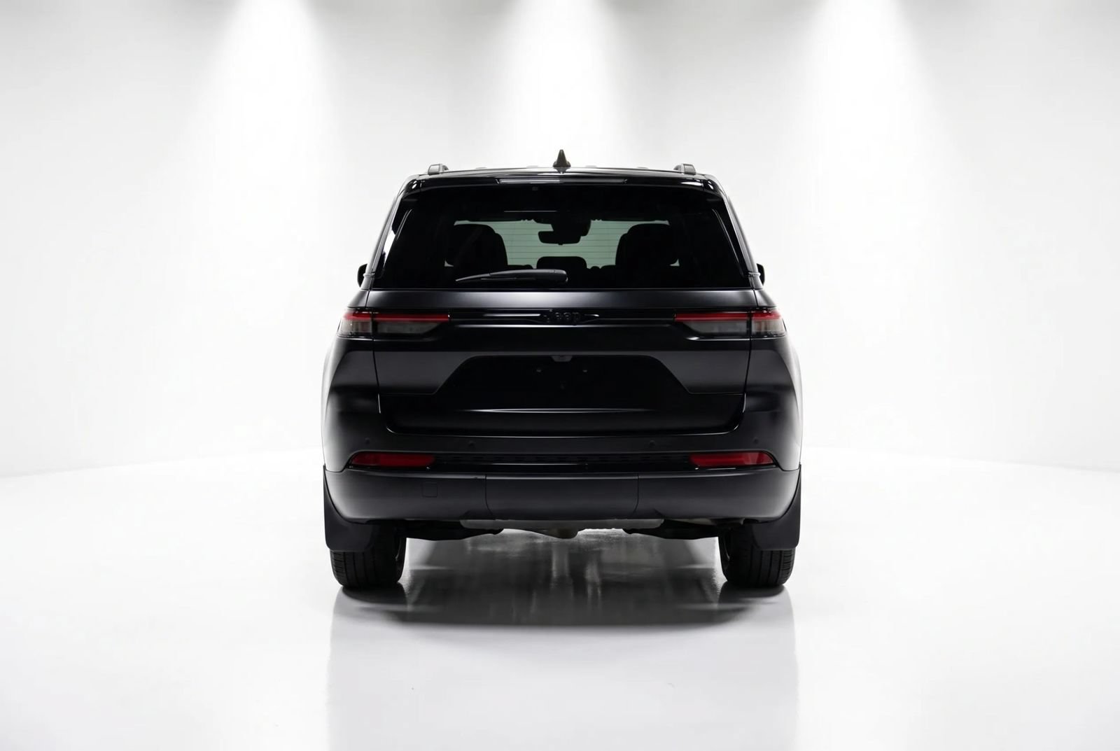Used 2023 Jeep Grand Cherokee Altitude AWD/4WD image 3