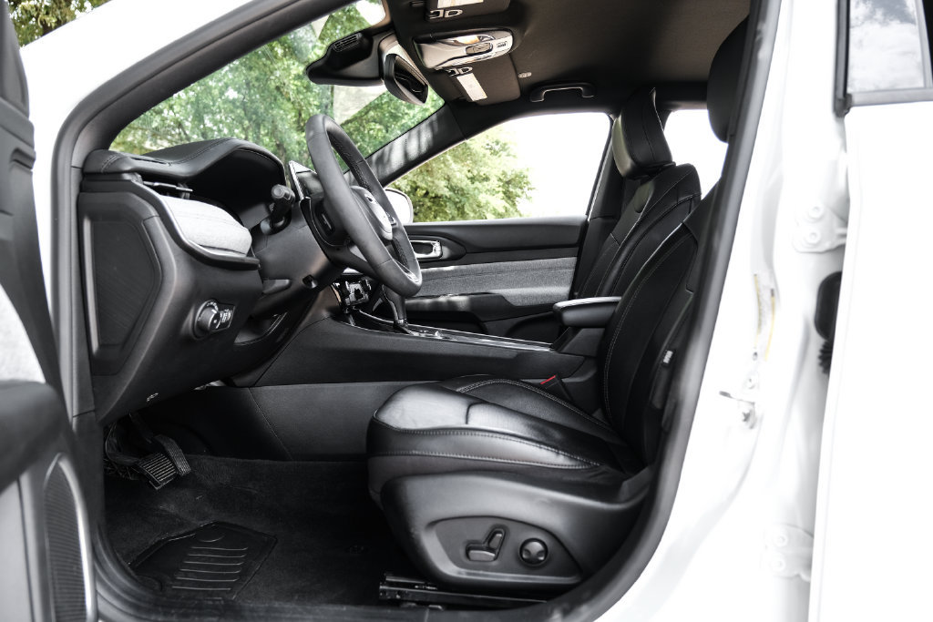 Used 2023 Jeep Compass Latitude AWD/4WD image 42