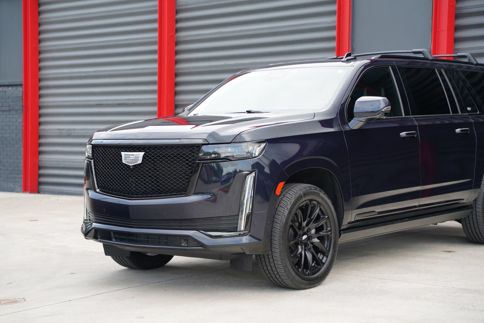Used 2023 Cadillac Escalade ESV Sport Platinum w/ LPO, ONYX Package RWD video 2