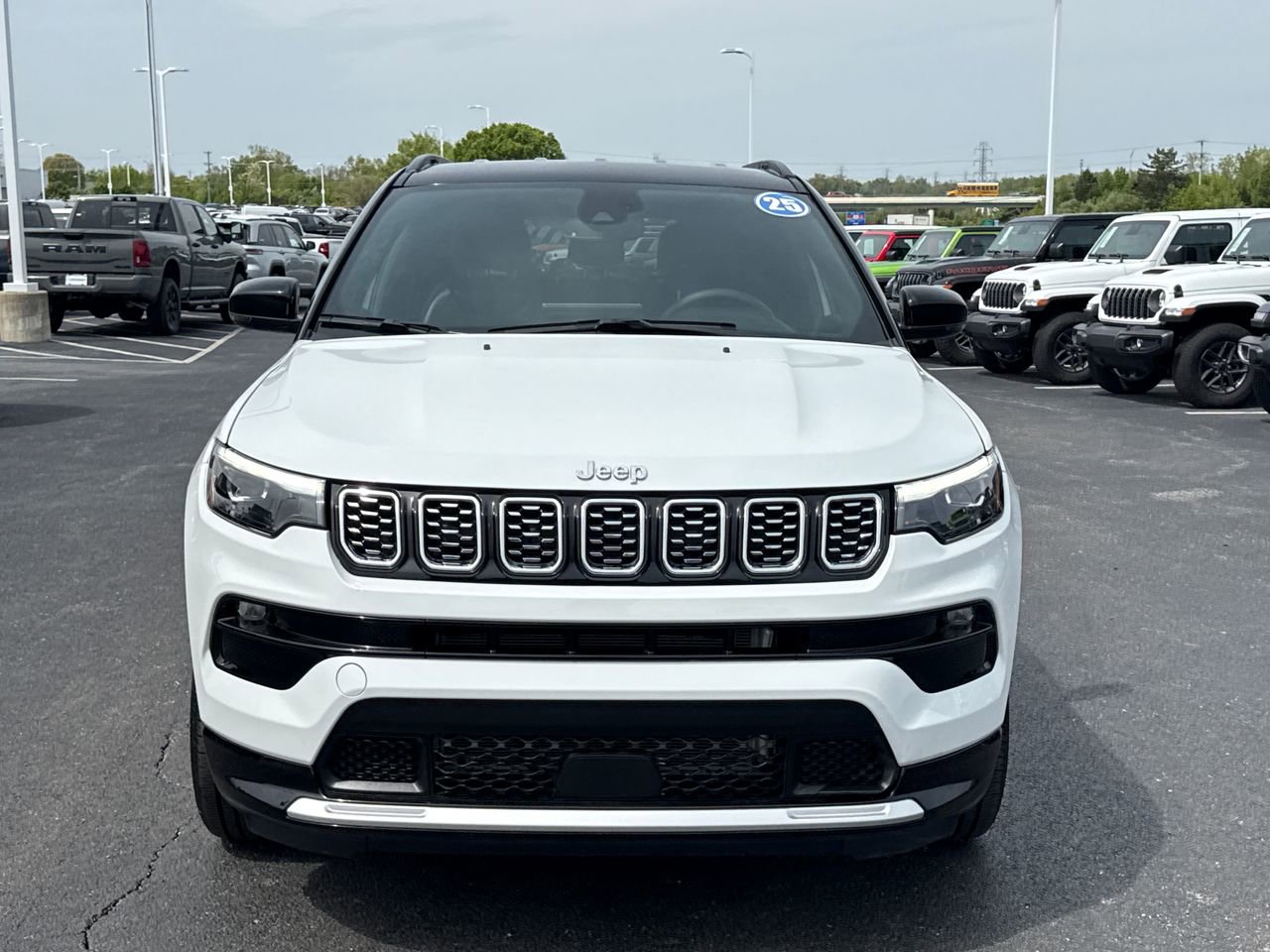 Used 2025 Jeep Compass Limited w/ Elite Group AWD/4WD image 8