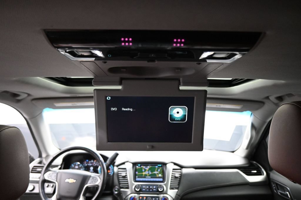 Used 2019 Chevrolet Suburban Premier w/ Premier Plus Edition RWD image 28