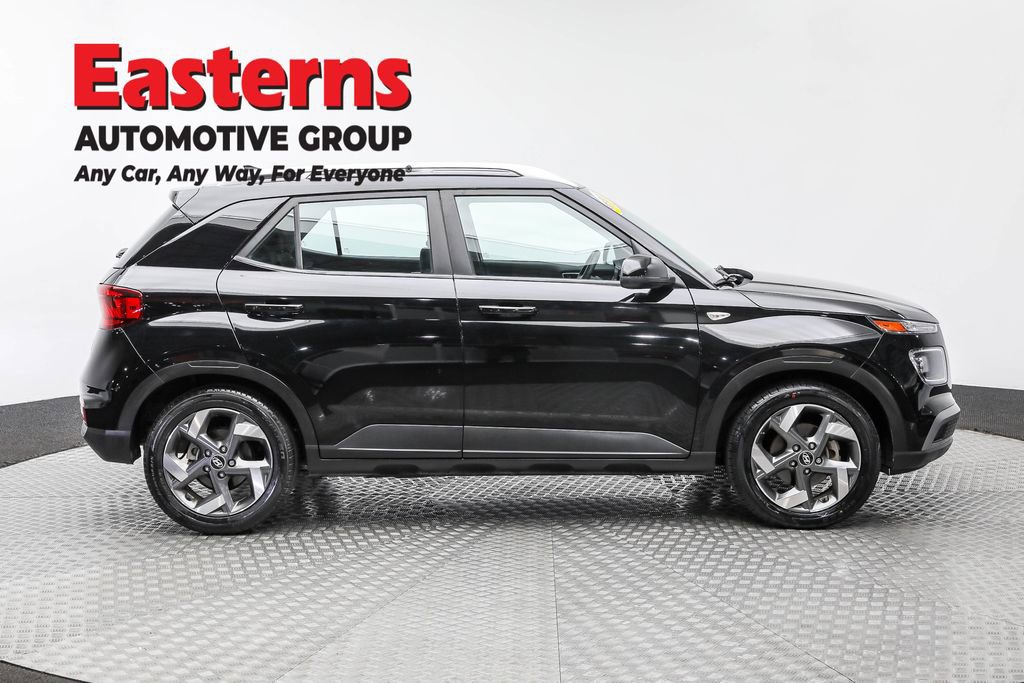 Used 2022 Hyundai Venue SEL image 4