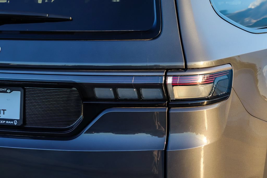New 2026 Jeep Grand Wagoneer Limited AWD/4WD image 10