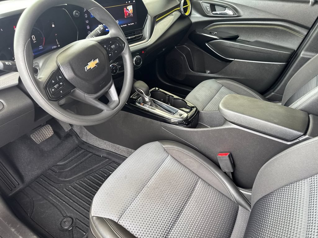 Used 2024 Chevrolet Trax LT FWD image 9