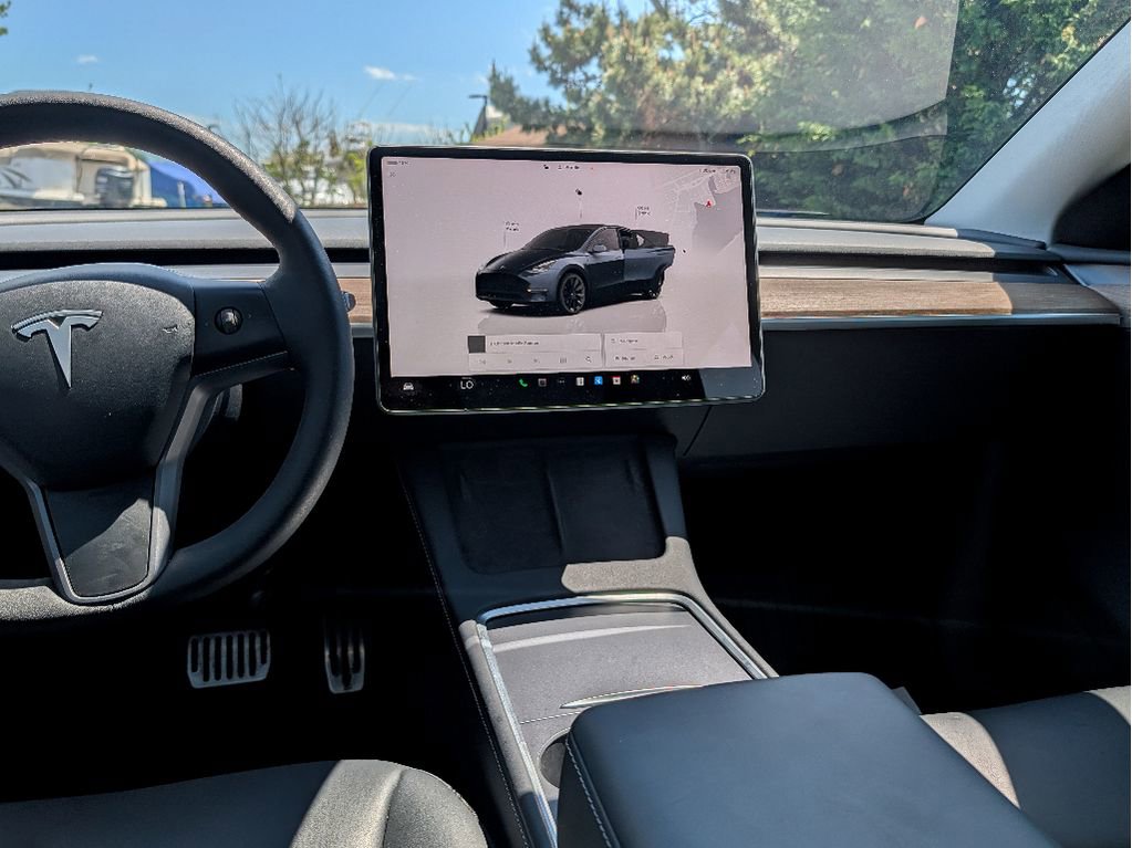 Used 2024 Tesla Model Y Long Range AWD/4WD image 20