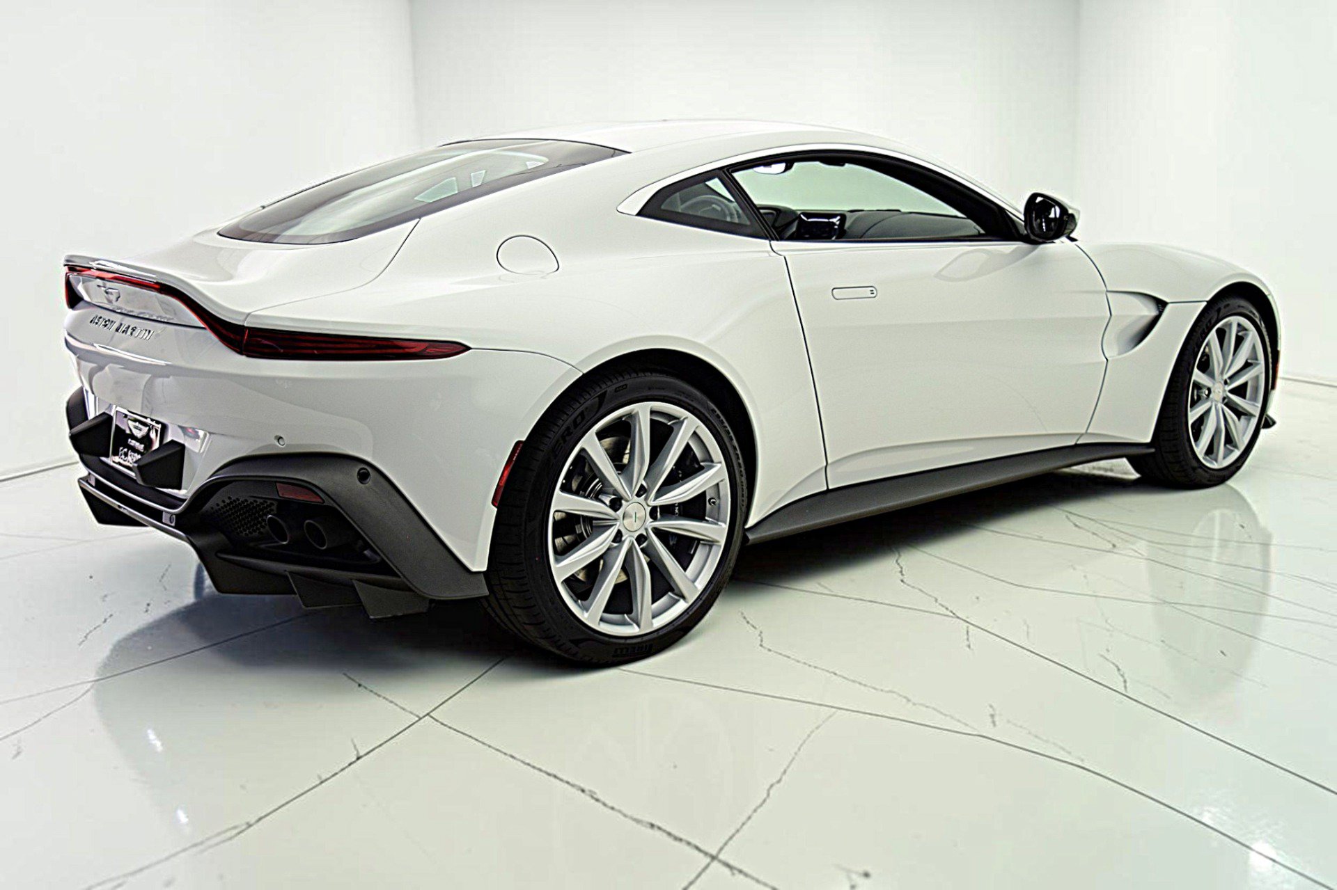 Used 2023 Aston Martin V8 Vantage Roadster RWD image 8