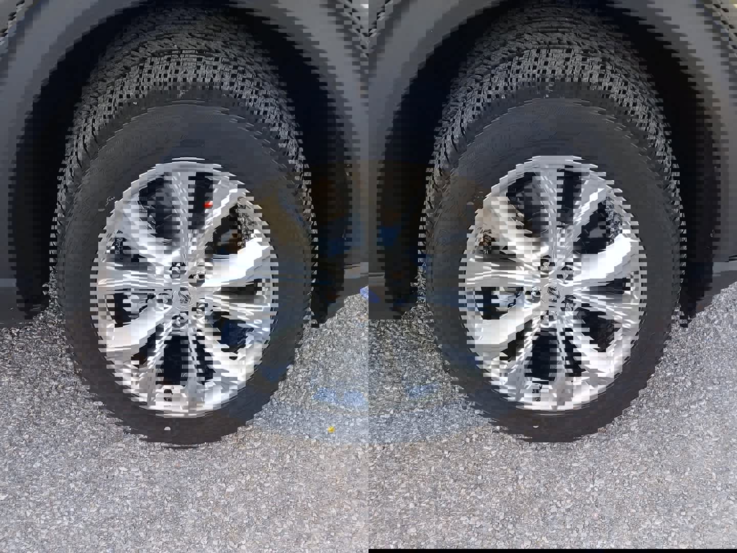 Used 2020 Ford Explorer XLT w/ Equipment Group 202A image 13