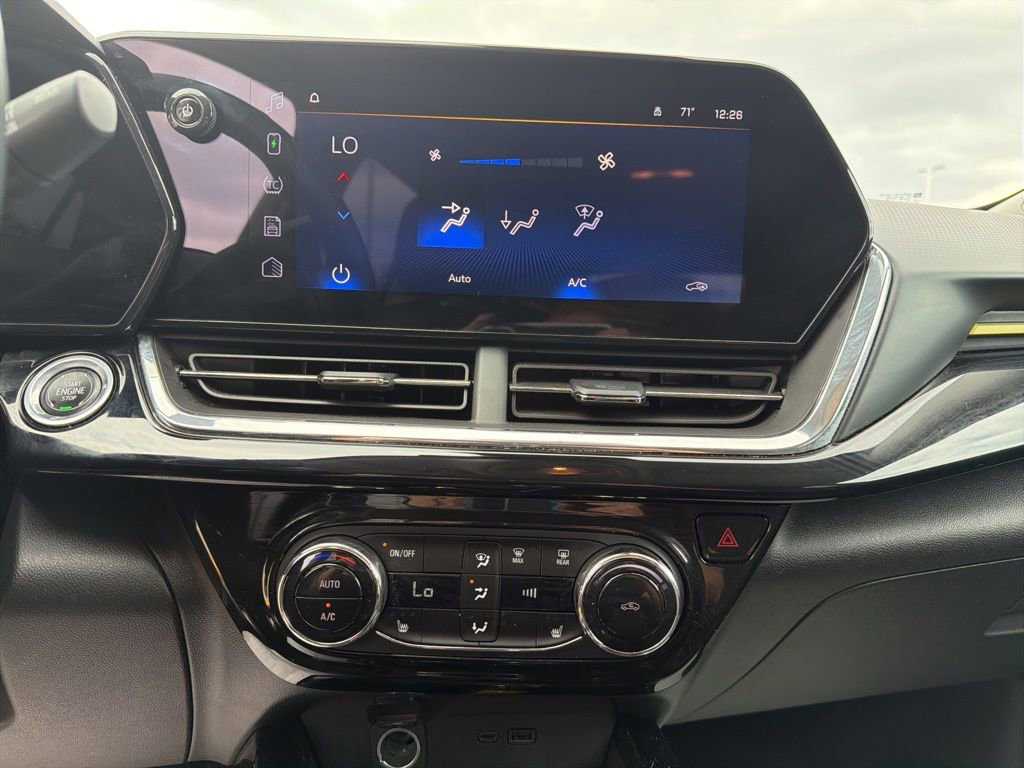 Used 2024 Chevrolet Trax ACTIV w/ Sunroof Package image 18