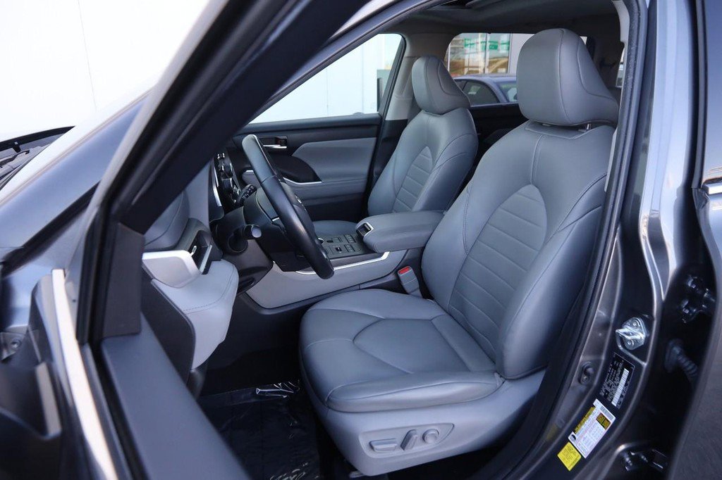 Used 2022 Toyota Highlander XLE image 10