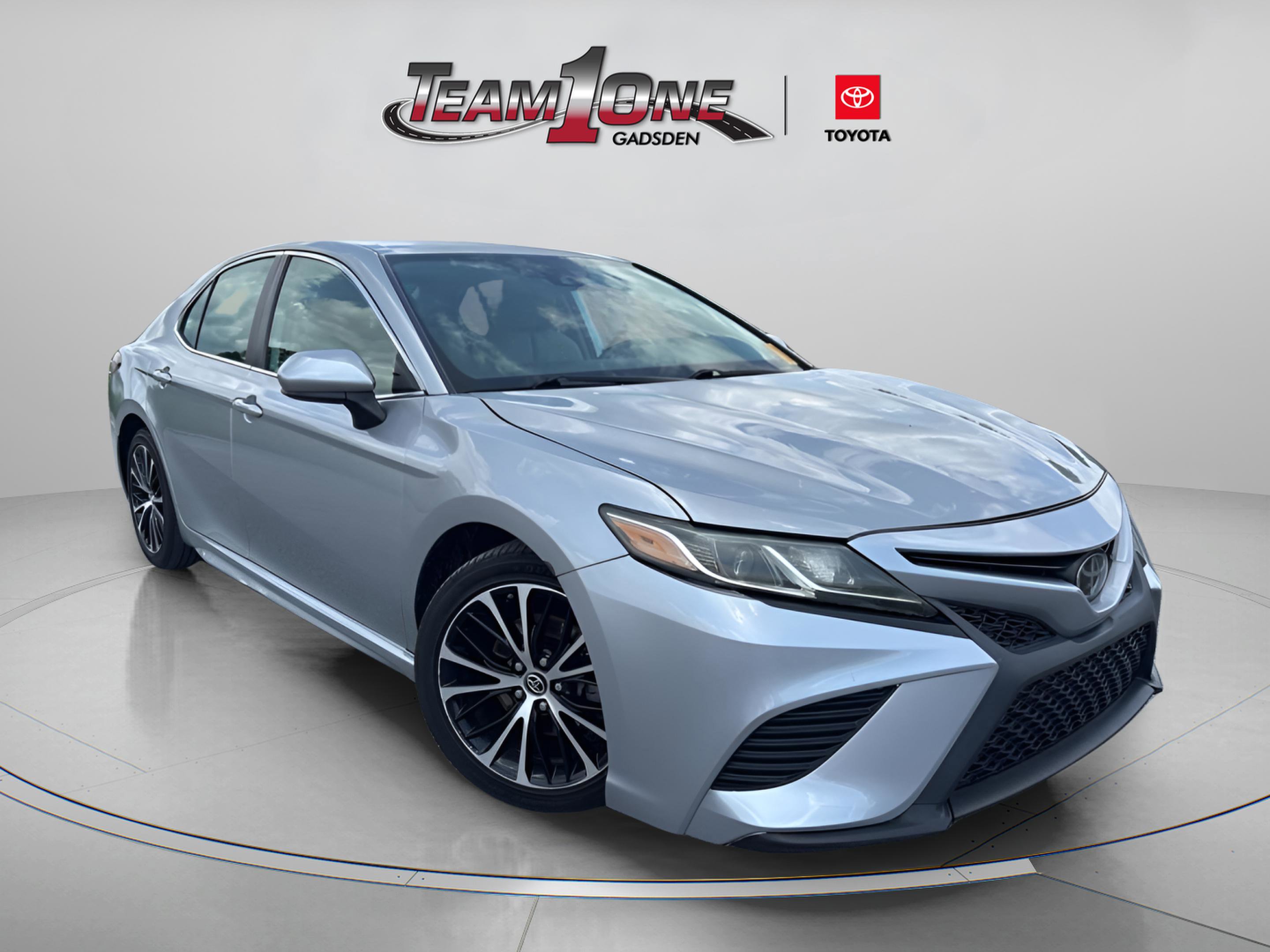 Used 2019 Toyota Camry SE FWD image 1