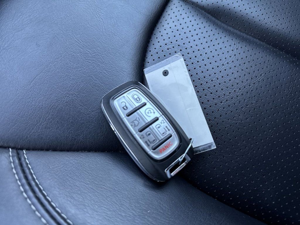 Used 2023 Chrysler Pacifica Touring-L FWD image 31