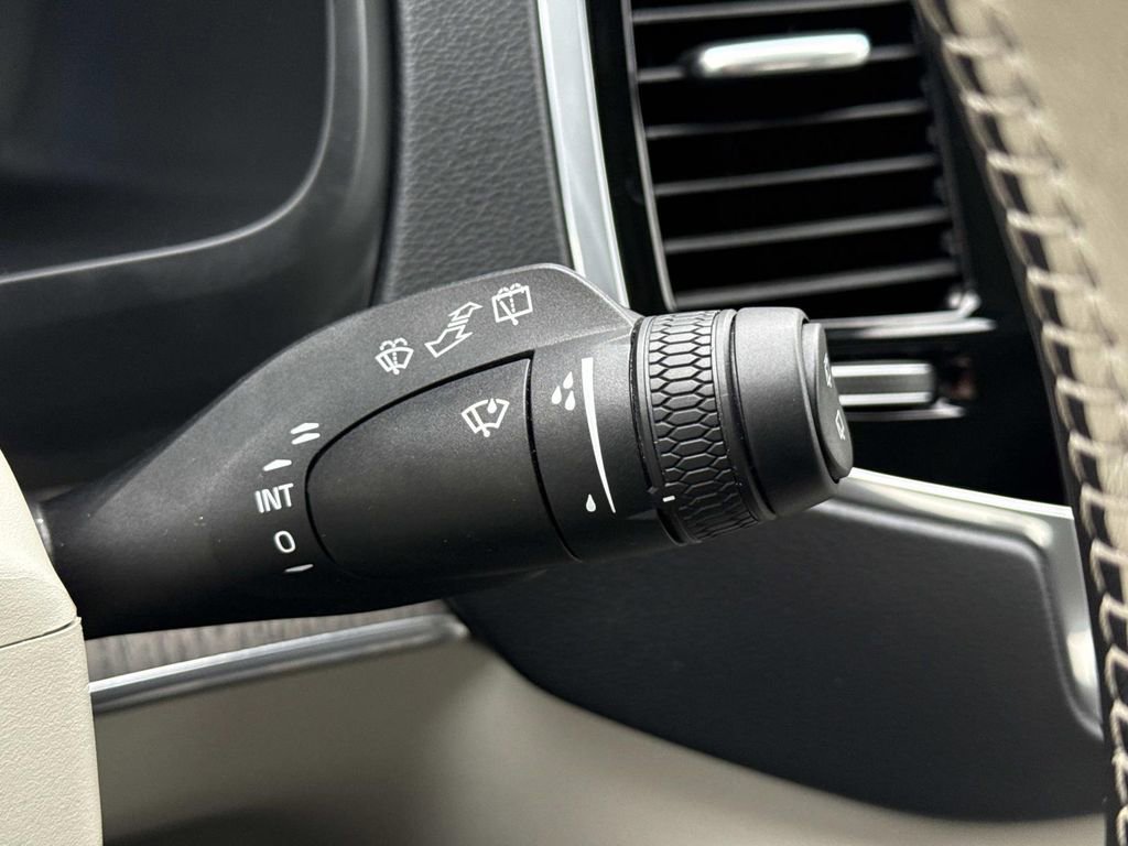 Used 2024 Volvo XC90 T8 Ultimate w/ Lounge Package image 28