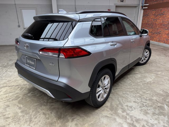 Used 2022 Toyota Corolla Cross LE image 6