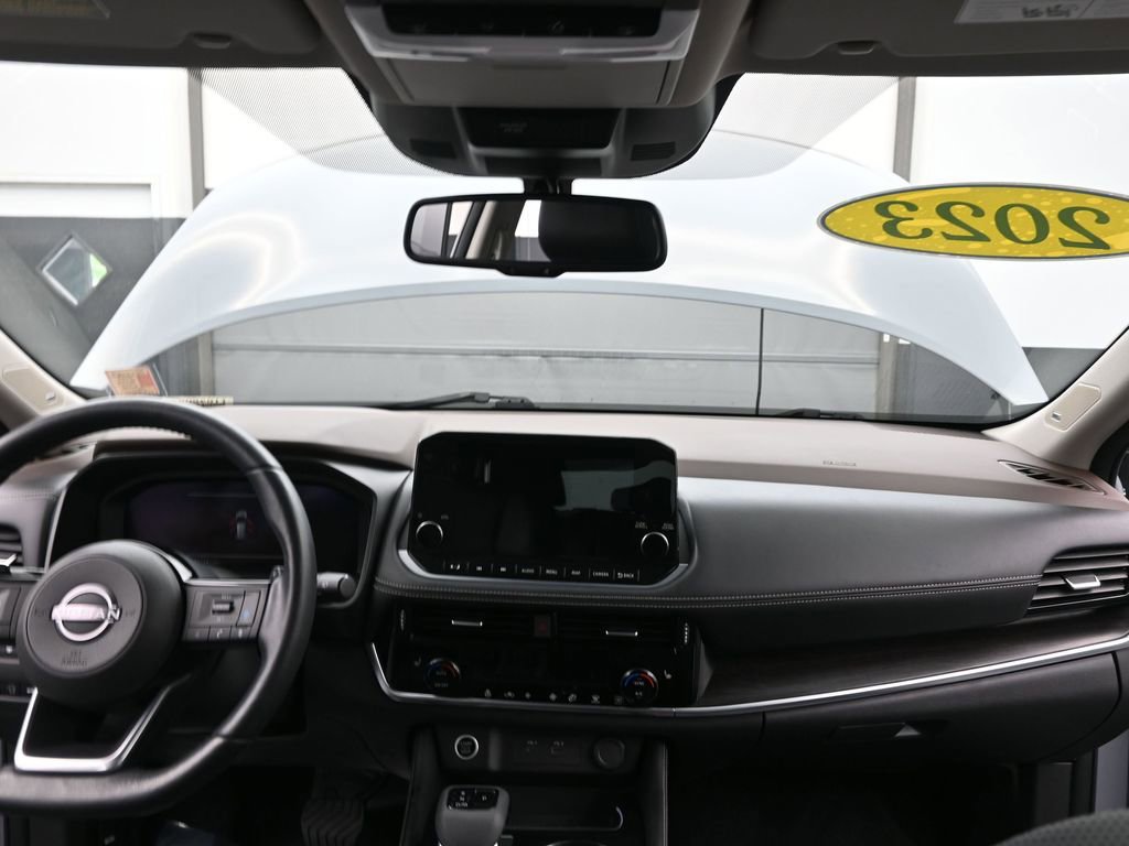 Used 2023 Nissan Rogue Platinum image 17