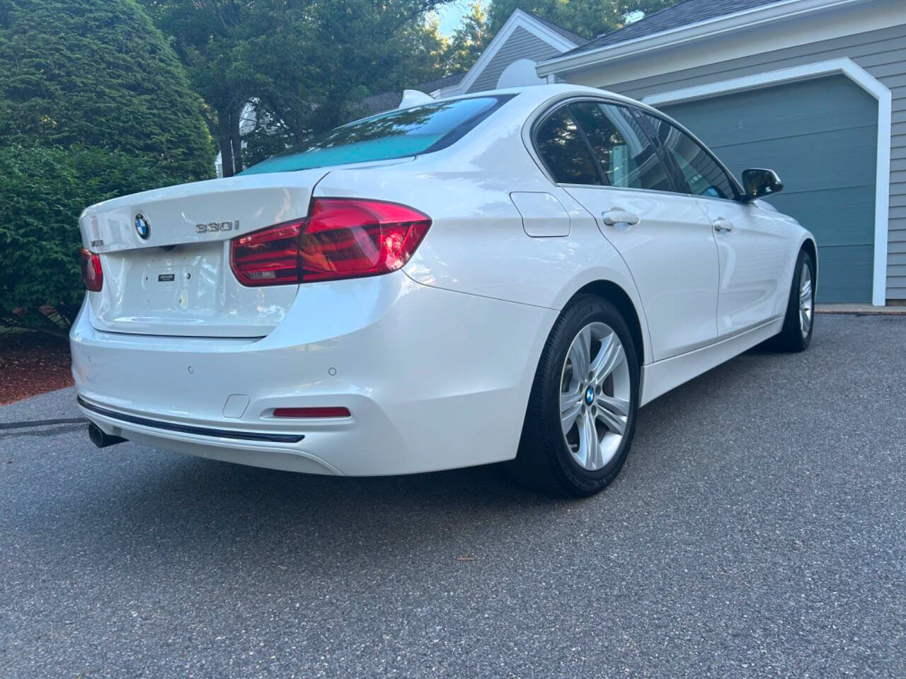 Used 2018 BMW 330i xDrive Sedan w/ Premium Package AWD/4WD image 12