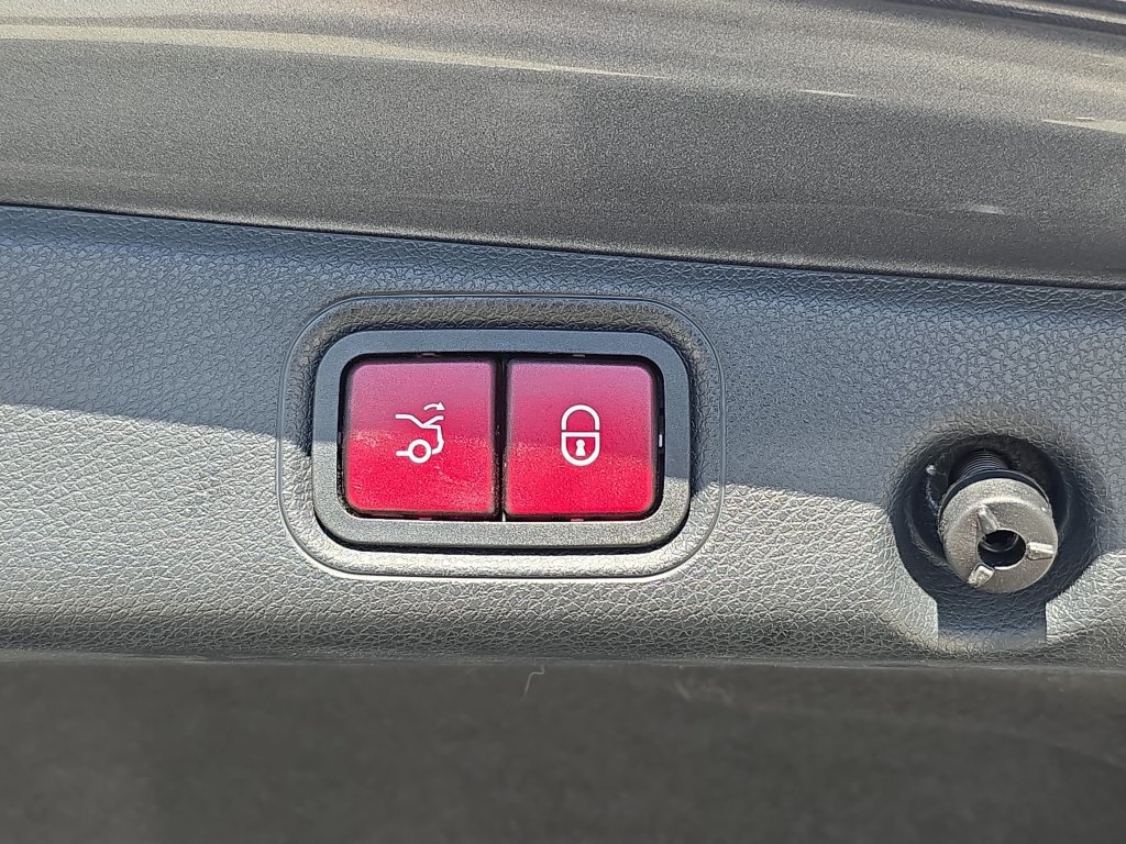 Used 2020 Mercedes-Benz E 350 Sedan image 16